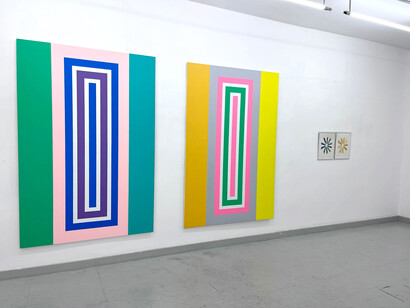 Varios artistas, Siete miradas, vista de exhibición. Cortesía de Galería Adora Calvo