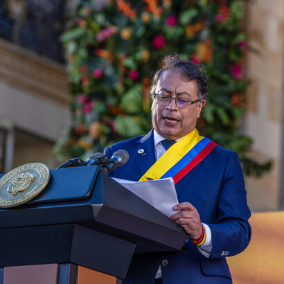 Presidente Gustavo Petro, Colômbia. Pouco mais de uma semana depois do discurso de Gustavo Petro, em Manizales, o Conselho Nacional Eleitoral acusava o Presidente Petro de fraude no financiamento da sua campanha eleitoral de 2022