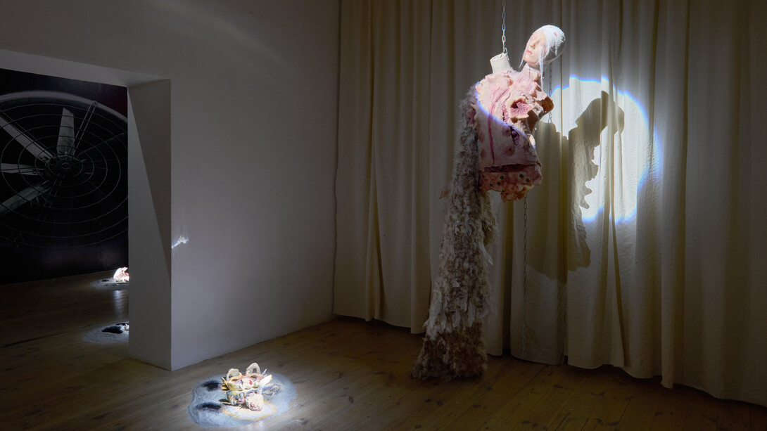 Various artists, Bleed through, exhibition view. Courtesy of Galerie 35M2
