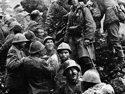 Soldati tedeschi e prigionieri italiani