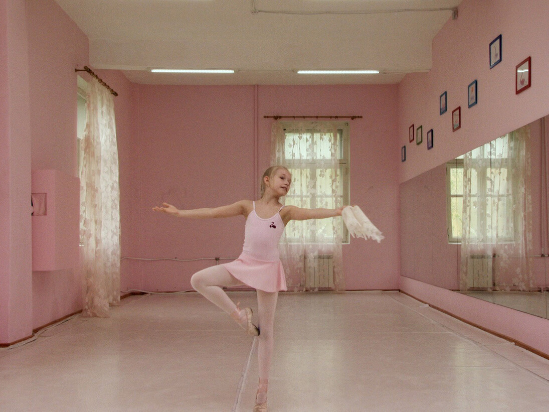 Rineke Dijkstra, Marianna (The Fairy Doll), 2014, One-Channel HD video-installation, sound, 19 min 13 sec, looped, video still. © Rineke Dijkstra, Courtesy of the artist and Galerie Max Hetzler, Berlin | Paris