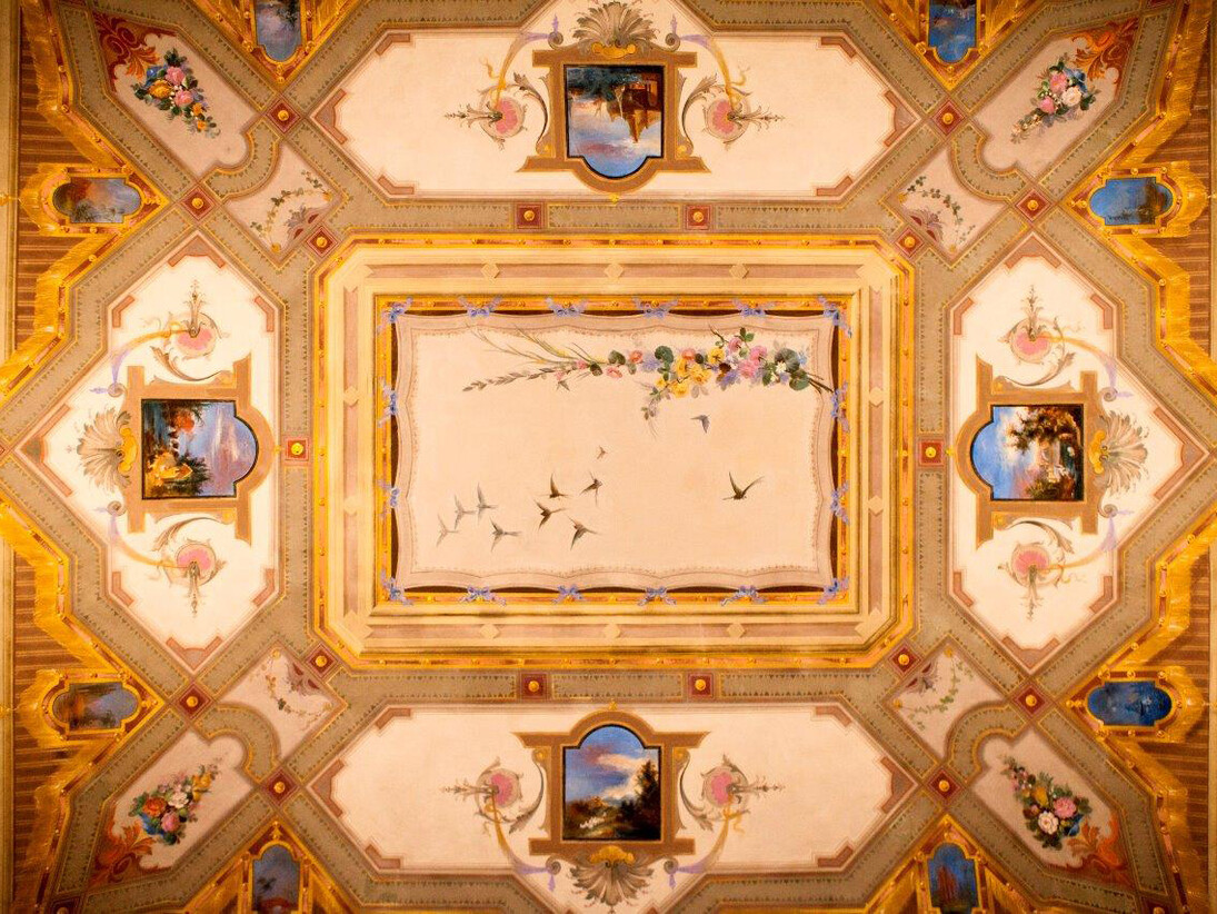 Palazzo Cucchiari, Affreschi