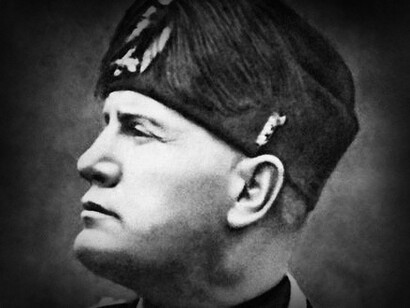Benito Mussolini llevó al poder al Partido Nacional Fascista y posteriormente al Partido Fascista Republicano y estableció un régimen totalitario durante el período conocido como fascismo italiano