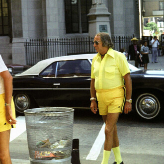 Vivian Maier, Untitled, Chicago, IL, August 1976 30x40cm (11x14 inch.) Framed: 40,5x50 cm ©Estate of Vivian Maier, Courtesy of Maloof Collection and Howard Greenberg Gallery, NY