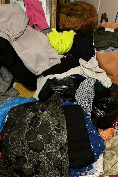 Durante il processo di *decluttering* lavoro fianco a fianco con i miei clienti, offrendo un punto di vista oggettivo e professionale