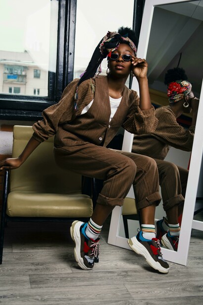 Há também outros como o Adidas Samba que não fica para trás em termos de fama, mas tem uma proposta um pouco menos esportiva que traz um toque mais formal ao look comparando ao outro modelo citado