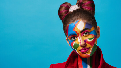 Cores. A moda não é apenas uma forma de vestir: é uma expressão da nossa identidade, emoções e perceções