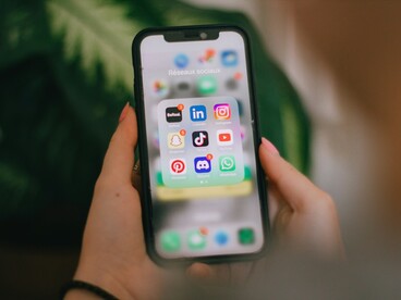 Esclaves du clic, nos vies dictées par les algorithmes et les notifications