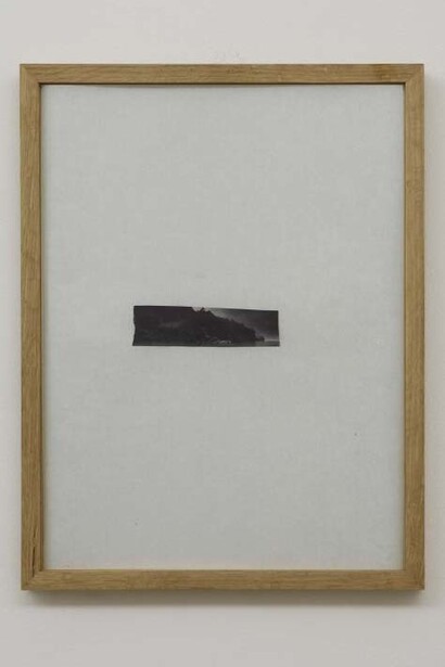 Sophie Ko Chkheidze, Waldgänger, 2013, resto incombusto su carta, 37 x 28 cm