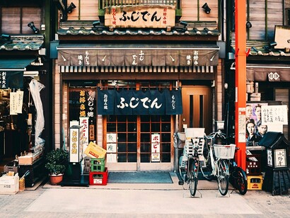 La sua leadership è improntata al nazionalismo identitario e a una retorica di orgoglio nazionale, volta a rafforzare coesione e sicurezza interna