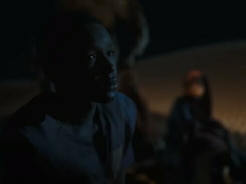 Seydou Sarr in "Io capitano", scena ripresa presso Merzouga, Marocco