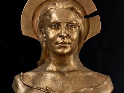 Dr Gindi's sculpture entitled "Sancta’s Broken Halo" which is part of the series "Finding Ways"