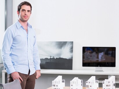 Arquiteto que apresenta seu novo projeto