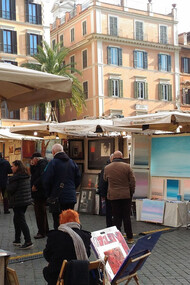 La mostra a Piazza di Spagna nel 2019