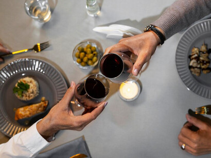 A vibrant scene of a bottomless brunch gathering at a luxury restaurant, showcasing friends enjoying prosecco, cocktails, and an indulgent selection of food on a beautifully set brunch table