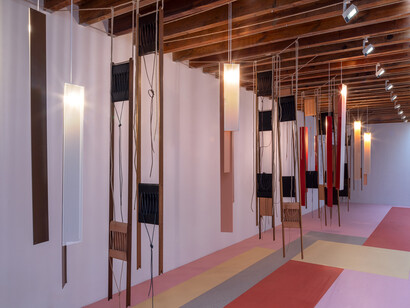 Leonor Antunes, Surface, edge and voids (expanded), exhibition view. Courtesy of kurimanzutto