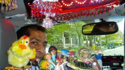 Akber Batada et son taxi