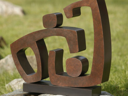 Balliscate, bronze, 25 x 26 x 8 inches. Courtesy of Caldwell Snyder