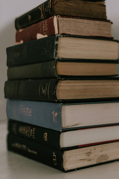 Pese a la frustración que provoca esta parálisis lectora, aún persiste el deseo de retomar el hilo y reconciliarse con la experiencia de leer