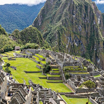 Durante sus inicios como guía, acompañó a un cura italoamericano en una travesía hacia Machu Picchu. Machu Picchu, Perú