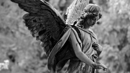 El nombre proviene del latín "angĕlus", y este a su vez del griego "ἄγγελος", que significa literalmente “mensajero”