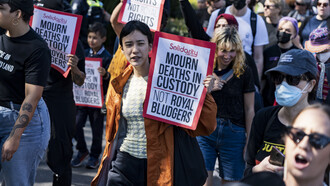 On the public holiday declared a ‘day of mourning’ for the Queen, protesters in Naarm rallied against the monarchy. The event was part of a series of anti-monarchy actions across Australia, organized by Warriors of the Aboriginal Resistance and other First Nations groups Australia