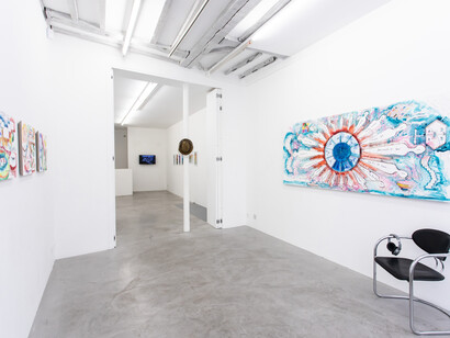 Marcos Lutyens, Hypnotic show, vue d'exposition. Avec l’aimable autorisation de la Galerie Alberta Pane