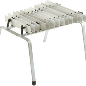 14 Structures sonores et pédagogiques
Bernard (*1917) und François (*1920) Baschet1977/1983ParisStahl, Nirosta-Stahl, Eisen, Duralumin, Glas, Glasfiber, Pappe, Kunststoff, Schaumstoffdiverse Größen; D Schalltrichter 68 cm