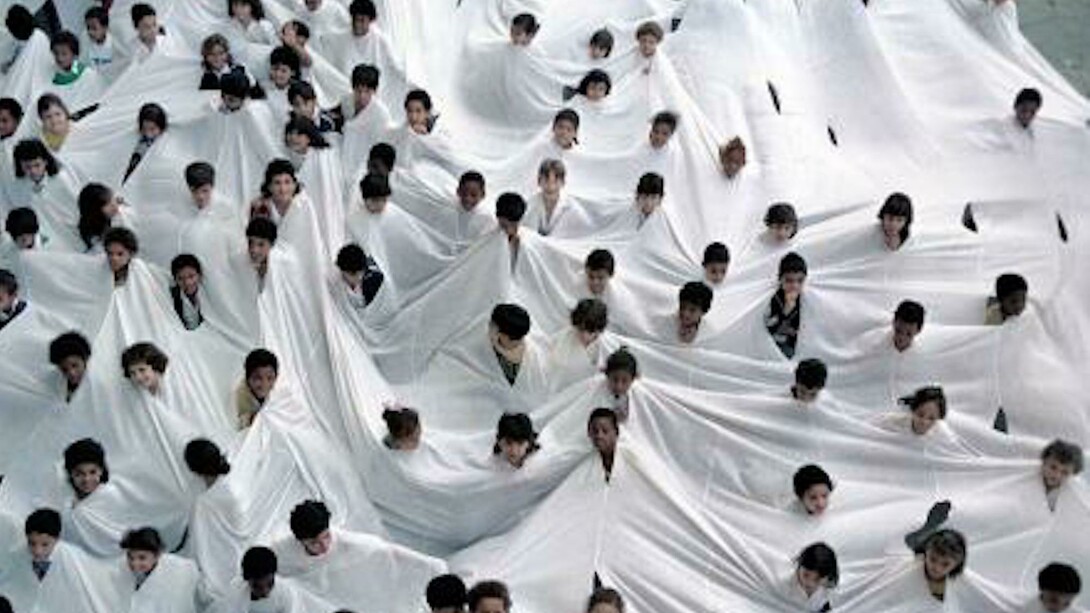 Lygia Pape (Brazilian, 1927–2004), Divisor (Divider), 1967, Performance at Museu de Arte Moderna, Rio de Janeiro, 1990. Photo: Paula Pape © Projeto Lygia Pape