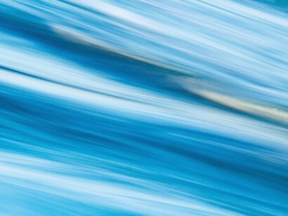 Abstract representation of the asymptotic freedom of motion