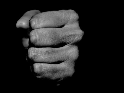 La sinrazón de los puños