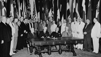 El presidente estadounidense Roosevelt firma la Declaración de las Naciones Unidas (enero, 1942)