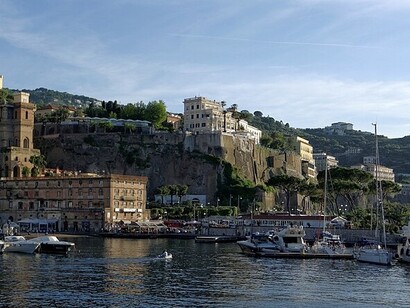 Il Festival del Made in Italy di Sorrento celebra l'eccellenza italiana, mettendo in mostra prodotti tipici, artigianato e cultura che rendono l'Italia unica al mondo