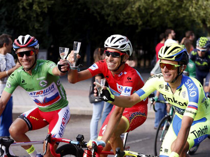 Il brindisi tra i tre vincitori