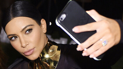 Cellulari e selfie: mostri della tecnologia moderna