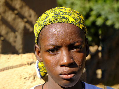Mali. Ritratto di giovane donna nel Pays Dogon