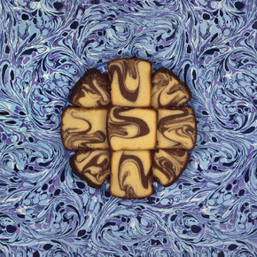 Sandy Skoglund, Nine slices of Marblecake, 1978, from the Still Life series, color photograph, approx. image area 54.7 x 69.7 cm ca., Courtesy of galleria Paci contemporary (Brescia, IT)