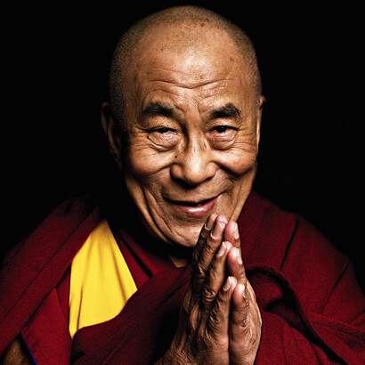 En marzo de 2011 el Dalái Lama anunció que renunciaría a todos los cargos políticos en el Gobierno tibetano en el exilio, para quedar solo como líder espiritual y religioso