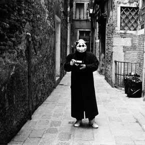 Noboyushi Araki, Araki in Venice, 2002, stampa sali d’argento, cm 61x51. Courtesy of Museo Civico Pier Alessandro Garda