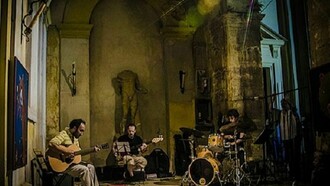 Filippo Cosentino durante un concerto