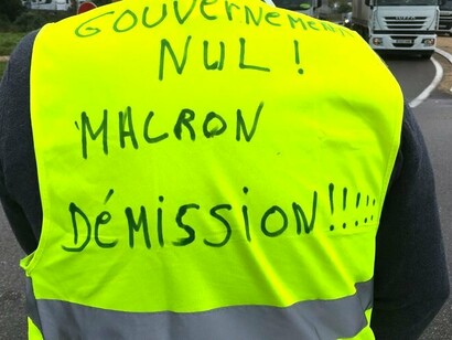 «¡Macron, dimisión!», el grito de los «gilets jeunes»