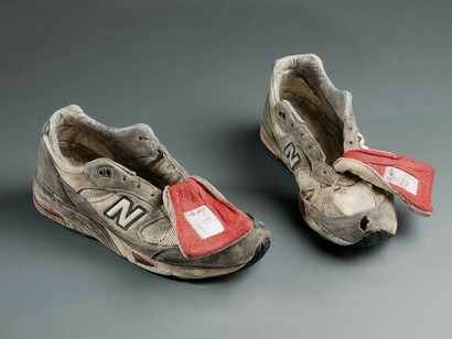 Bertozzi & Casoni, Nelle tue scarpe - "in your shoes"