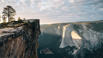 La paura del vuoto. Incubi ricorrenti in cui si cade da grandi altezze, provocando risvegli improvvisi e ansia