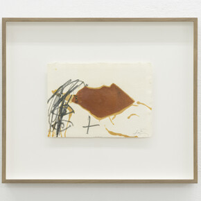 Antoni Tàpies
La mel IV, 1989
(La mel)
Pencil and varnish on paper
19 × 27 cm (7 1/2 × 10 5/8 inches)
41,8 × 49,3 cm (16 1/2 × 19 3/8 inches) (framed). Courtesy noguerasBlanchard Barcelona/Madrid. Photography: Roberto Ruiz. 