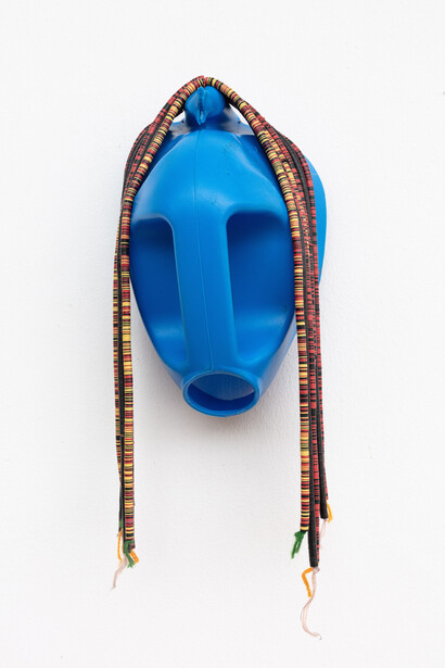 Romuald Hazoumè, Aïchâtte, 2022. Found objects, 38 x 22 x 13 cm © Romuald Hazoumè.
Courtesy of the Artist and October Gallery, London. Photo © Romuald Hazoumè
