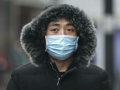 Most people are wearing masks correctly, covering the nose, mouth, and the chin