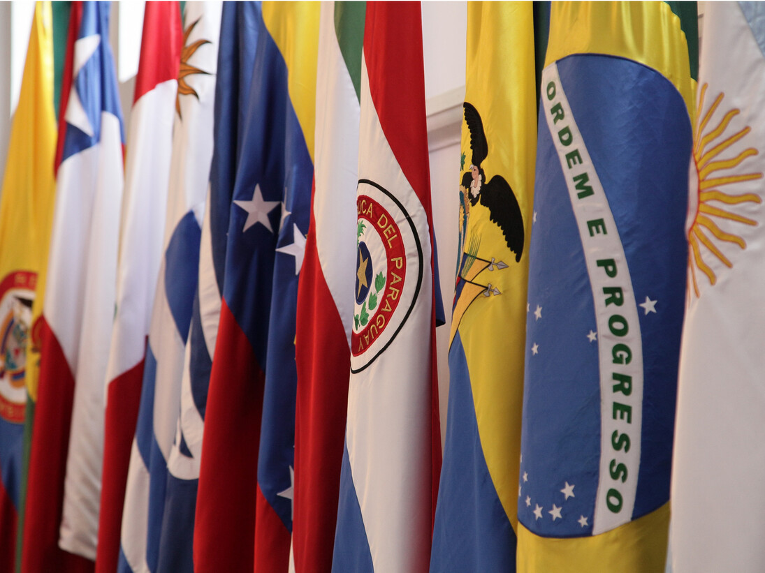 Cumbre de las Américas. Banderas de los países asistentes