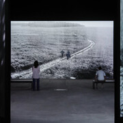 Soundwalk Collective et Patti Smith, Correspondences, vue de l'exposition. Avec l'aimable autorisation de LUMA Arles