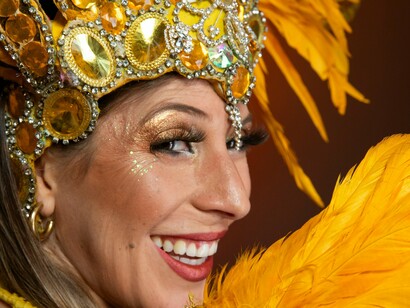 Passista de escola de samba. Nesses artigos da Constituição, reconhece-se a inclusão, no patrimônio a ser preservado pelo Estado em parceria com a sociedade, dos bens culturais que sejam referências dos diferentes grupos formadores da sociedade brasileira