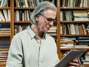Isto significa que as bibliotecas ainda olham para as redes sociais como instrumentos à parte do processo de transmissão do conhecimento e de comunicação. Para ele, “Essa tendência está atualmente em alta no TikTok e no Instagram. A piada se baseia na suposição de que as pessoas que são tema de livros são particularmente interessantes, inteligentes, engraçadas ou atraentes — heroínas únicas, em resumo